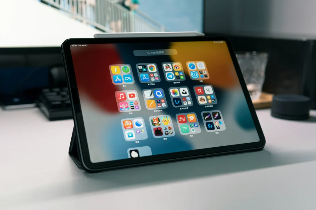 電子楽譜スターターセット iPad Pro 12.9 第2世代とその他いろいろ 2画面電子ペーパー楽譜端末「GVIDO」は2017年初旬発売。「12.9型