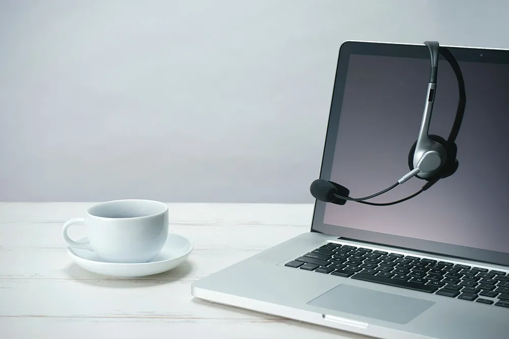 パソコンとコーヒー